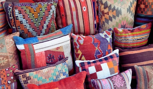 The Ultimate Guide to Choosing the Perfect Cushions and Cushion Covers for Your Home