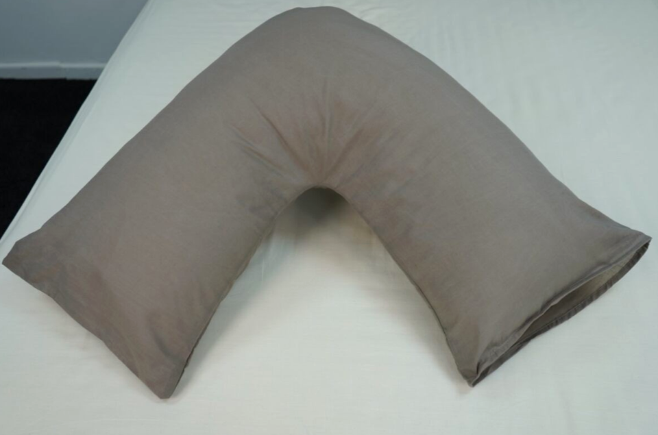 Hollowfiber V Shaped Pillow with Polycotton Pillow Case for Head Neck Support